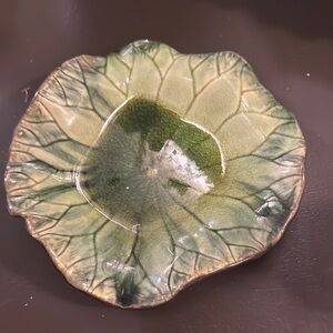 Global Views vintage  majolica Green LilyLeaf Serveware